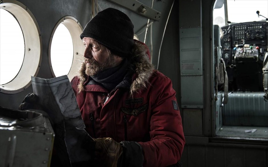 Arctic. Στην περιπέτεια επιβίωσης του πρωτοεμφανιζόμενου σκηνοθέτη Τζο Πένα, με πρωταγωνιστή τον επιβλητικό Δανό ηθοποιό Μαντς Μίκελσεν, &nbsp;ένας άντρας βρίσκεται μόνος στην καρδιά της Αρκτικής, όπου έχει εγκλωβιστεί μετά την πτώση του αεροπλάνου του.&nbsp;