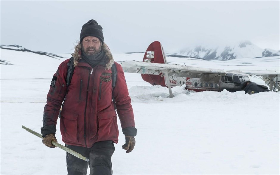 Arctic. Στην περιπέτεια επιβίωσης του πρωτοεμφανιζόμενου σκηνοθέτη Τζο Πένα, με πρωταγωνιστή τον επιβλητικό Δανό ηθοποιό Μαντς Μίκελσεν, &nbsp;ένας άντρας βρίσκεται μόνος στην καρδιά της Αρκτικής, όπου έχει εγκλωβιστεί μετά την πτώση του αεροπλάνου του.&nbsp;