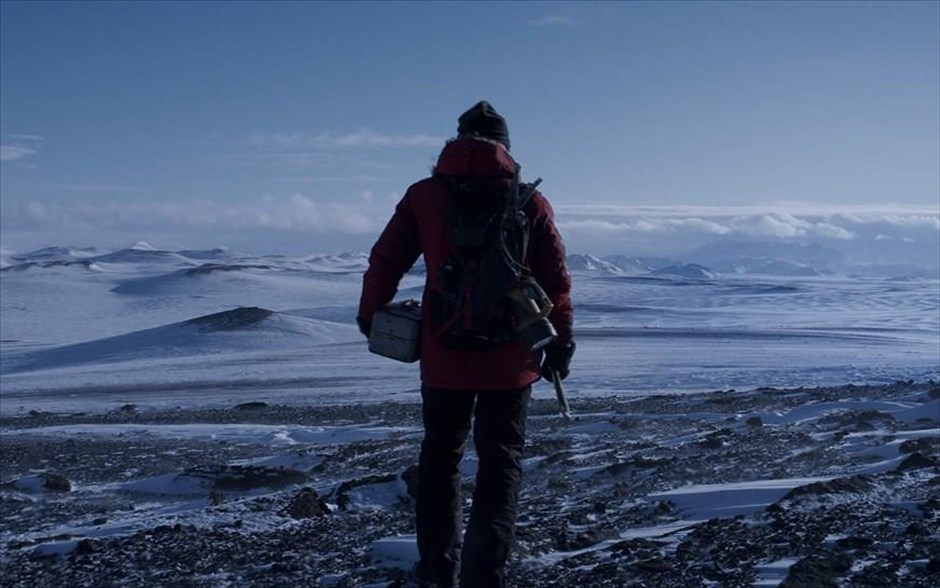 Arctic. Στην περιπέτεια επιβίωσης του πρωτοεμφανιζόμενου σκηνοθέτη Τζο Πένα, με πρωταγωνιστή τον επιβλητικό Δανό ηθοποιό Μαντς Μίκελσεν,  ένας άντρας βρίσκεται μόνος στην καρδιά της Αρκτικής, όπου έχει εγκλωβιστεί μετά την πτώση του αεροπλάνου του. 