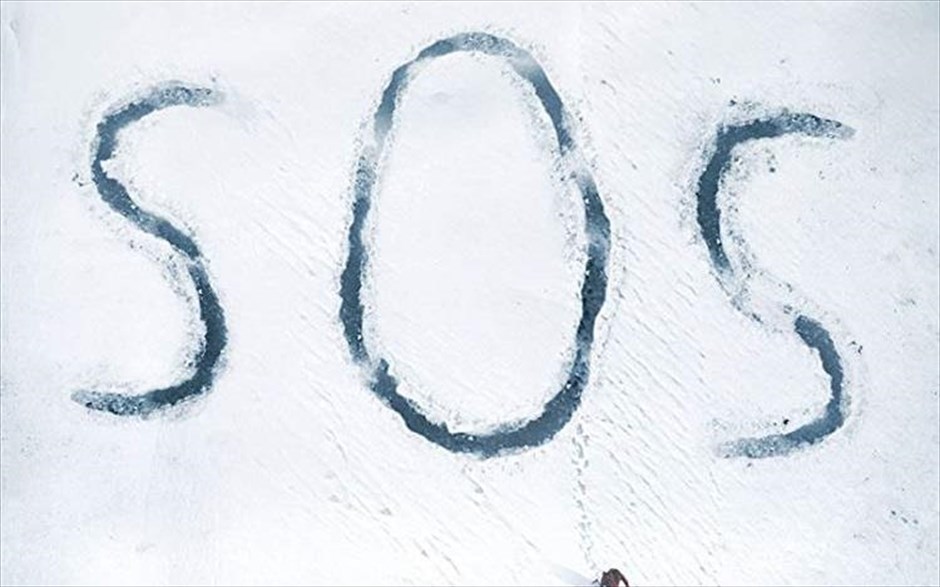 Arctic. Στην περιπέτεια επιβίωσης του πρωτοεμφανιζόμενου σκηνοθέτη Τζο Πένα, με πρωταγωνιστή τον επιβλητικό Δανό ηθοποιό Μαντς Μίκελσεν, &nbsp;ένας άντρας βρίσκεται μόνος στην καρδιά της Αρκτικής, όπου έχει εγκλωβιστεί μετά την πτώση του αεροπλάνου του.&nbsp;