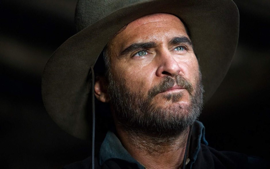 Οι Αδελφοί Σίστερς. H πρώτη αγγλόφωνη ταινία του Γάλλου δημιουργού Ζακ Οντιάρ, ένα γουέστερν που διακρίθηκε στο Φεστιβάλ Βενετίας με το βραβείο Σκηνοθεσίας, μας μεταφέρει στο Όρεγκον του 1850.&nbsp;Δύο αδέρφια -τυπικές εγκληματικές φυσιογνωμίες της Άγριας Δύσης, έχουν αναλάβει να αρπάξουν από τον εφευρέτη της μια χημική φόρμουλα που αποκαλύπτει την ύπαρξη χρυσού στο υπέδαφος.&nbsp;