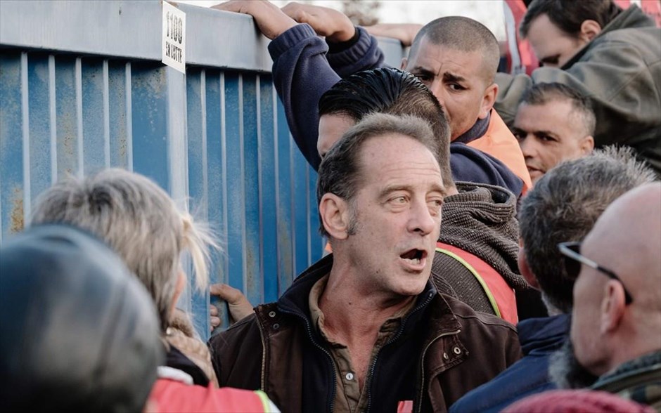 Σε Πόλεμο. Παρά τις μεγάλες οικονομικές θυσίες των υπαλλήλων και τα τεράστια κέρδη της εταιρείας Περέν, η διοίκηση αποφασίζει να κλείσει ένα από τα εργοστάσιά της. Οι 1100 υπάλληλοι, με επικεφαλής τον εκπρόσωπό τους Λοράν Αμεντεό, αποφασίζουν να εναντιωθούν στη στυγνή αυτή απόφαση, έτοιμοι να κάνουν τα πάντα για να σώσουν τις δουλειές τους.