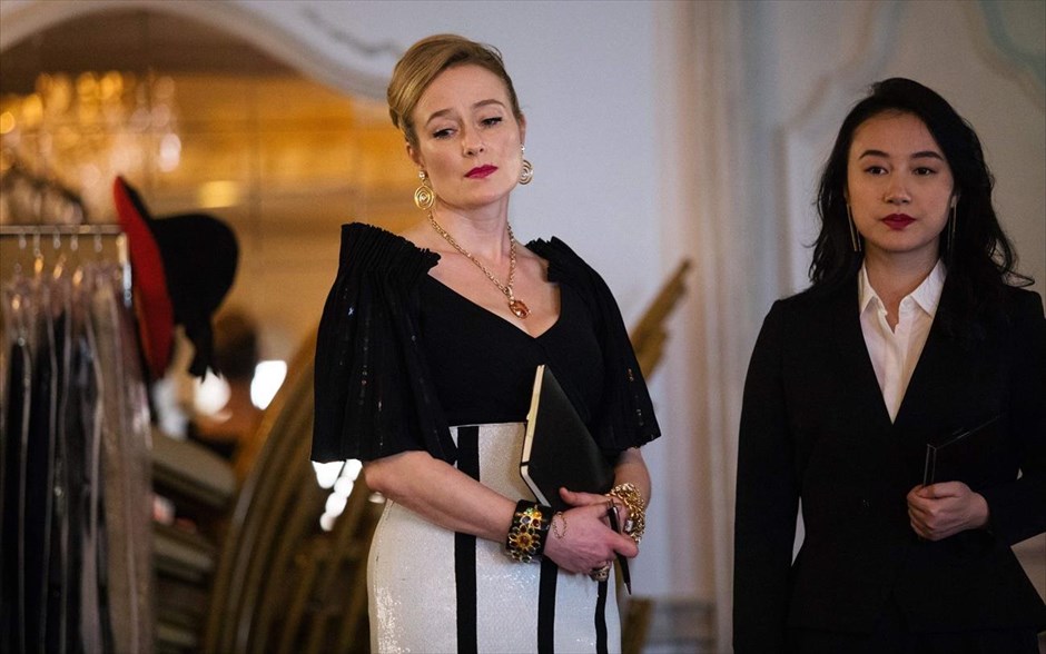 Vox Lux. Μια εκρηκτική ερμηνεία από τη Νάταλι Πόρτμαν στη δεύτερη μεγάλου μήκους ταινία του Μπράντι Κόρμπετ, που ακολουθεί τη σκανδαλώδη ζωή μιας ποπ σταρ με απροσδόκητη επιτυχία, την γεμάτη τρικυμίες σχέση με την κόρη της και τον αυταρχικό ατζέντη της, τον οποίο ερμηνεύει οΤζουντ Λο.