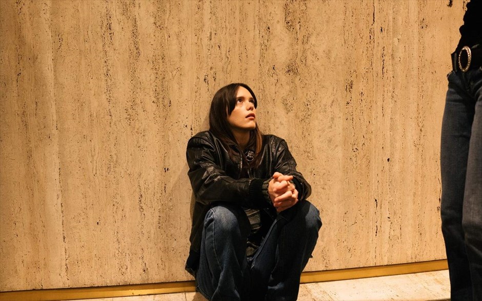 Vox Lux. Μια εκρηκτική ερμηνεία από τη Νάταλι Πόρτμαν στη δεύτερη μεγάλου μήκους ταινία του Μπράντι Κόρμπετ, που ακολουθεί τη σκανδαλώδη ζωή μιας ποπ σταρ με απροσδόκητη επιτυχία, την γεμάτη τρικυμίες σχέση με την κόρη της και τον αυταρχικό ατζέντη της, τον οποίο ερμηνεύει οΤζουντ Λο.