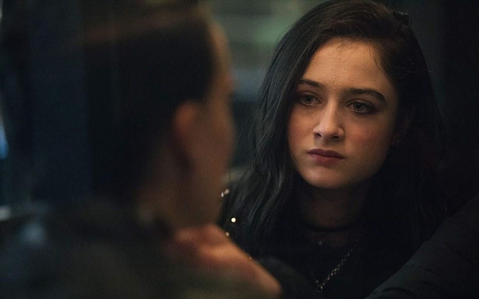 Vox Lux. Μια εκρηκτική ερμηνεία από τη Νάταλι Πόρτμαν στη δεύτερη μεγάλου μήκους ταινία του Μπράντι Κόρμπετ, που ακολουθεί τη σκανδαλώδη ζωή μιας ποπ σταρ με απροσδόκητη επιτυχία, την γεμάτη τρικυμίες σχέση με την κόρη της και τον αυταρχικό ατζέντη της, τον οποίο ερμηνεύει οΤζουντ Λο.