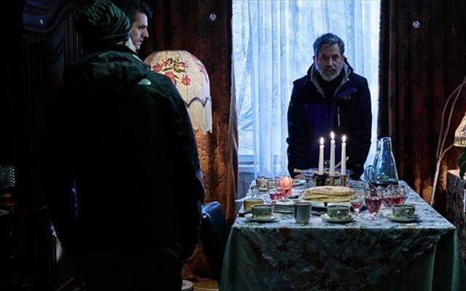  Ακίνητο Ποτάμι. Η νέα μεγάλου μήκους ταινία του Άγγελου Φραντζή, με την Κάτια Γκουλιώνη και τον Ανδρέα Κωνσταντίνου είναι μία εντυπωσιακή διεθνής συμπαραγωγή με φόντο τα εντυπωσιακά παγωμένα τοπία της Σιβηρίας.