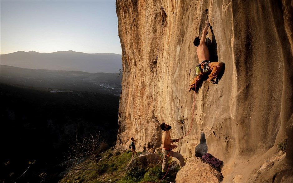 Mission impossible στα Τέμπη. Στιγμιότυπο από αναρρίχηση στην κοιλάδα των Τεμπών.