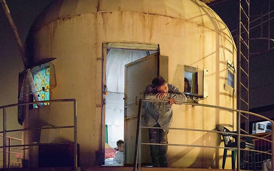 Ευτυχισμένος Λάζαρος. H νέα, βραβευμένη στις Κάννες για το σενάριό της, ταινία της Αλίτσε Ρορβάχερ, περιγράφει την ιστορία του Λάζαρου, ενός νεαρού χωρικού τόσο καλόκαρδου που περνιέται για αφελής και του Τανκρέντι, ενός νέου αριστοκρατικής καταγωγής, καταραμένου από την ίδια του την φαντασία.