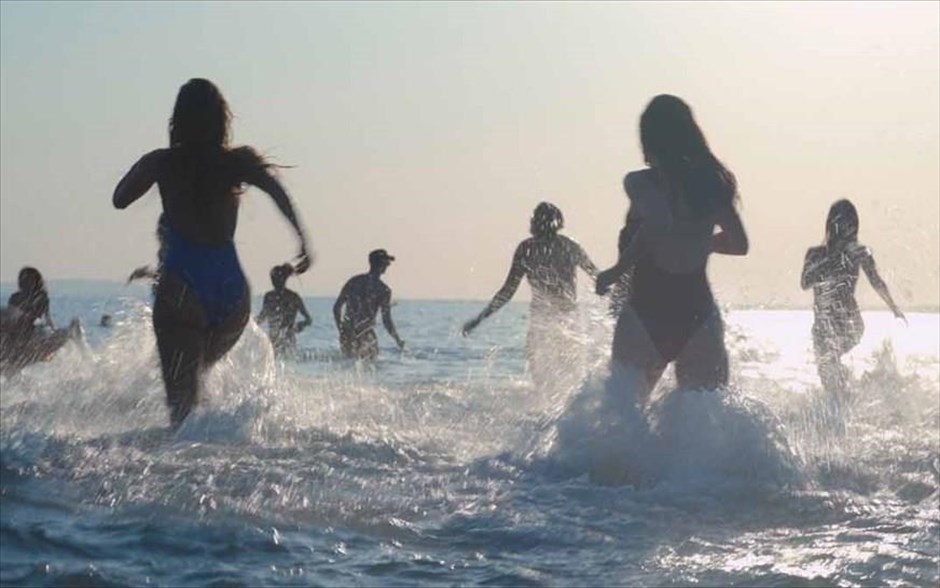 Mektoub, Αγάπη Μου . Η νέα ταινία του Αμπντελατίφ Κεσίς, μετά τη «Ζωή της Αντέλ», είναι μια ελεύθερη διασκευή του μυθιστορήματος «La Blessure, La Vraie», του συγγραφέα τού «Ανάμεσα στους Τοίχους», Φρανσουά Μπεγκοντό. Περιστρέφεται γύρω από την κρυφή σχέση της εξωστρεφούς Οφελί και του ήσυχου Αμίν, ο οποίος επιστρέφει στη γενέτειρά του για διακοπές, ενώ έχει παρατήσει τις σπουδές του στην ιατρική για να γίνει σκηνοθέτης.