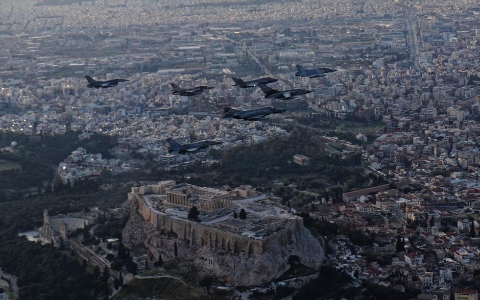 Η άσκηση «Ηνίοχος» στον αττικό ουρανό  . 
