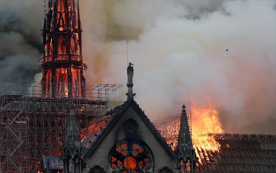 Καθεδρικός Ναός της Παναγίας των Παρισίων - Notre Dame - Νοτρ Νταμ - Φωτιά. 