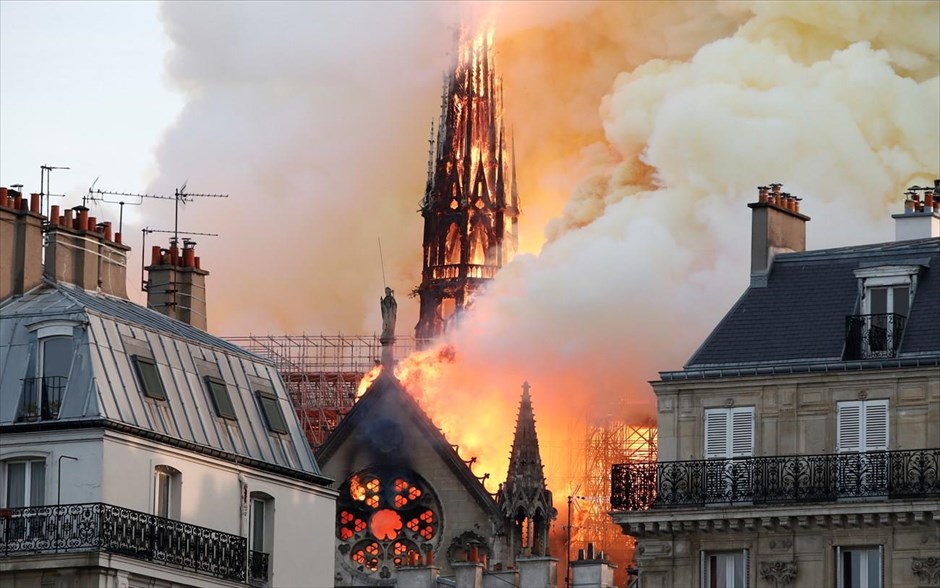 Καθεδρικός Ναός της Παναγίας των Παρισίων - Notre Dame - Νοτρ Νταμ - Φωτιά. 