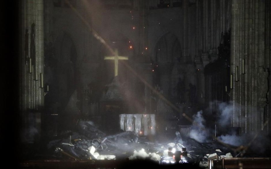 Παναγία των Παρισίων - Notre Dame - Νοτρ Νταμ - Φωτιά. 