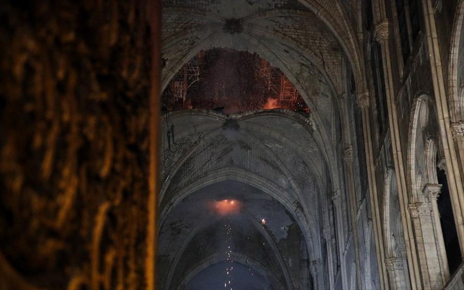 Παναγία των Παρισίων - Notre Dame - Νοτρ Νταμ - Φωτιά. 
