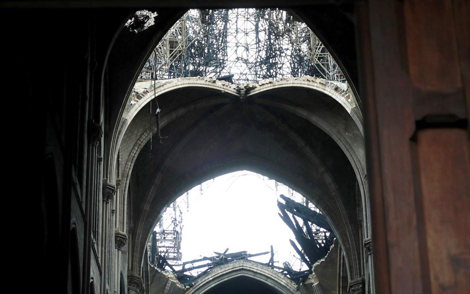 Παναγία των Παρισίων - Notre Dame - Νοτρ Νταμ - Φωτιά. 