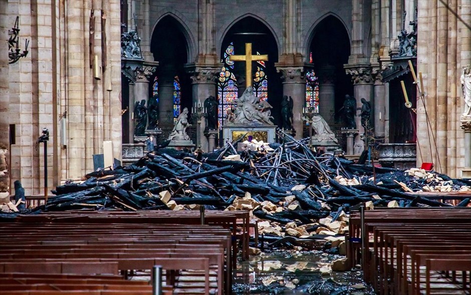 Παναγία των Παρισίων - Notre Dame - Νοτρ Νταμ - Φωτιά. 