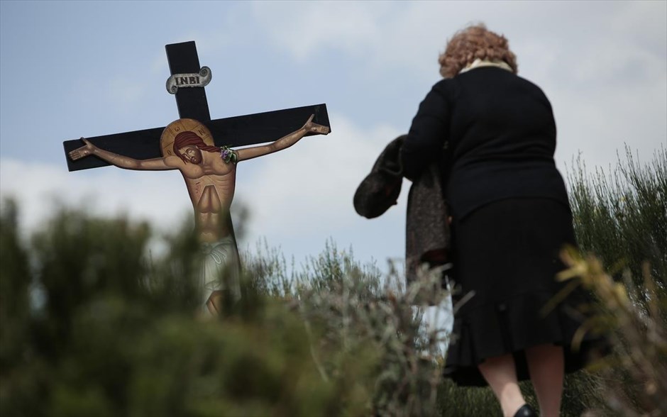 Μεγάλη Παρασκευή. Το έθιμο της Αποκαθήλωσης&nbsp;στη Μονή Πεντέλης.
