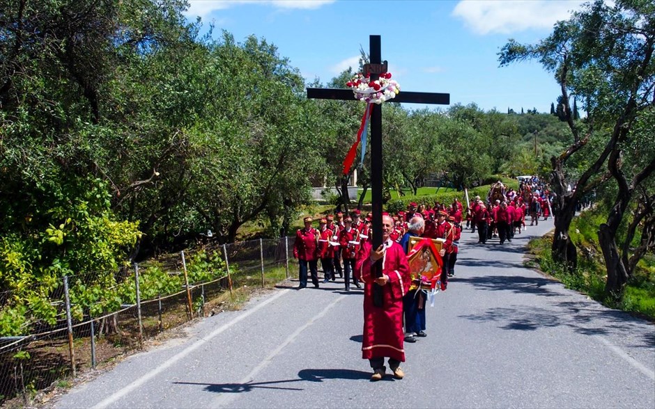 Δευτέρα του Πάσχα στην Κέρκυρα. Στιγμιότυπο από την παραδοσιακή λιτανεία τη Δευτέρα του Πάσχα στο Χωριό Νύμφες της Κέρκυρας.&nbsp;