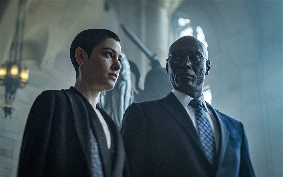 John Wick: Κεφάλαιο 3. Ο Τζον Γουίκ σκοτώνει ένα εξέχον μέλος μιας σκιώδους διεθνούς αδελφότητος και αυτόματα γίνεται στόχος για τους πιο αδίστακτους και σκληρούς εκτελεστές του κόσμου. Επικηρύσσεται για 14 εκατομμύρια δολάρια και, πλέον, σε κάθε του βήμα συναντά και έναν αποφασισμένο δολοφόνο.
