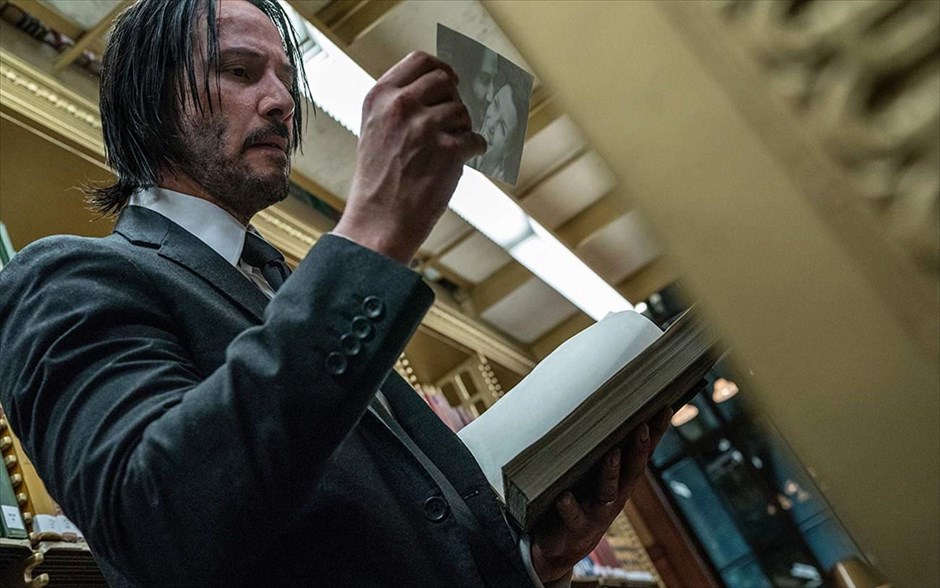 John Wick: Κεφάλαιο 3. Ο Τζον Γουίκ σκοτώνει ένα εξέχον μέλος μιας σκιώδους διεθνούς αδελφότητος και αυτόματα γίνεται στόχος για τους πιο αδίστακτους και σκληρούς εκτελεστές του κόσμου. Επικηρύσσεται για 14 εκατομμύρια δολάρια και, πλέον, σε κάθε του βήμα συναντά και έναν αποφασισμένο δολοφόνο.