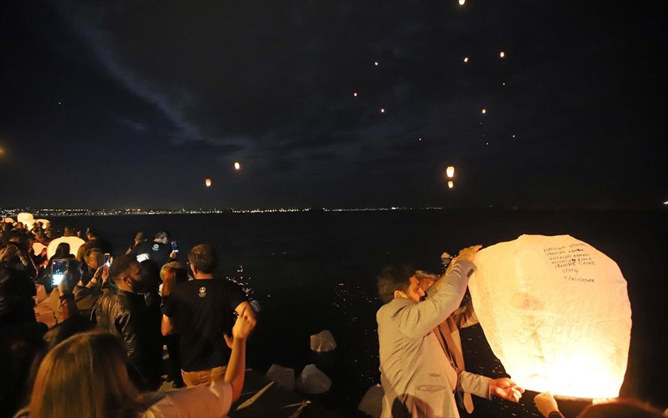 100 χρόνια από την Γενοκτονία των Ποντίων. 100 φαναράκια φωτίζουν τον ουρανό της Θεσσαλονίκης, για την συμπλήρωση 100 χρόνων από την Γενοκτονία των Ελλήνων του Πόντου.