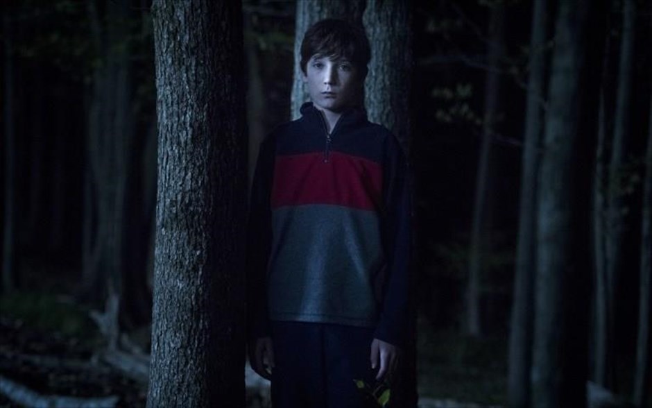 Brightburn: Ζωντανή Κόλαση. Στο υπερηρωικό θρίλερ τρόμου του Ντέιβιντ Γιαροβέσκι, με την Ελίζαμπεθ Μπανκς, η άφιξη ενός μυστηριώδους μωρού κάνει πραγματικότητα τα όνειρα μιας γυναίκας για να αποκτήσει παιδί.&nbsp;