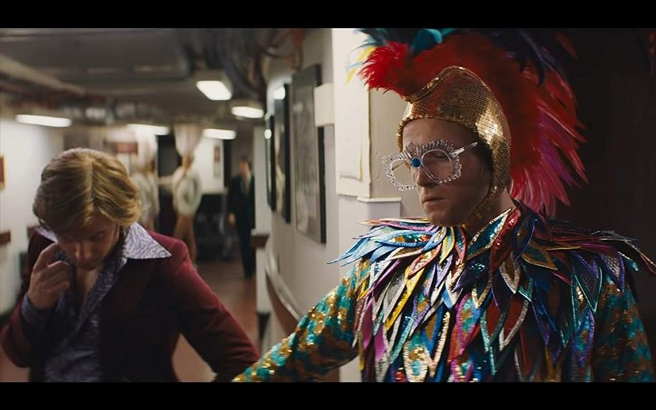 Rocketman. Η μουσική βιογραφία -με την υπογραφή του Ντέξτερ Φλέτσερ- αφηγείται την ιστορία του Σερ Έλτον Τζον, με απαρχή την εκτόξευσή του σε παγκόσμιο σούπερ σταρ στα τέλη της δεκαετίας του ’60.&nbsp;