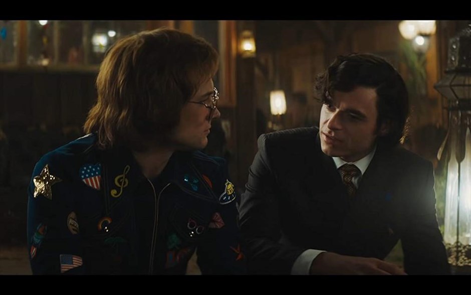 Rocketman. Η μουσική βιογραφία -με την υπογραφή του Ντέξτερ Φλέτσερ- αφηγείται την ιστορία του Σερ Έλτον Τζον, με απαρχή την εκτόξευσή του σε παγκόσμιο σούπερ σταρ στα τέλη της δεκαετίας του ’60.&nbsp;