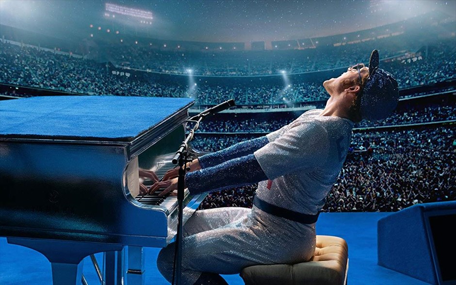 Rocketman. Η μουσική βιογραφία -με την υπογραφή του Ντέξτερ Φλέτσερ- αφηγείται την ιστορία του Σερ Έλτον Τζον, με απαρχή την εκτόξευσή του σε παγκόσμιο σούπερ σταρ στα τέλη της δεκαετίας του ’60.&nbsp;