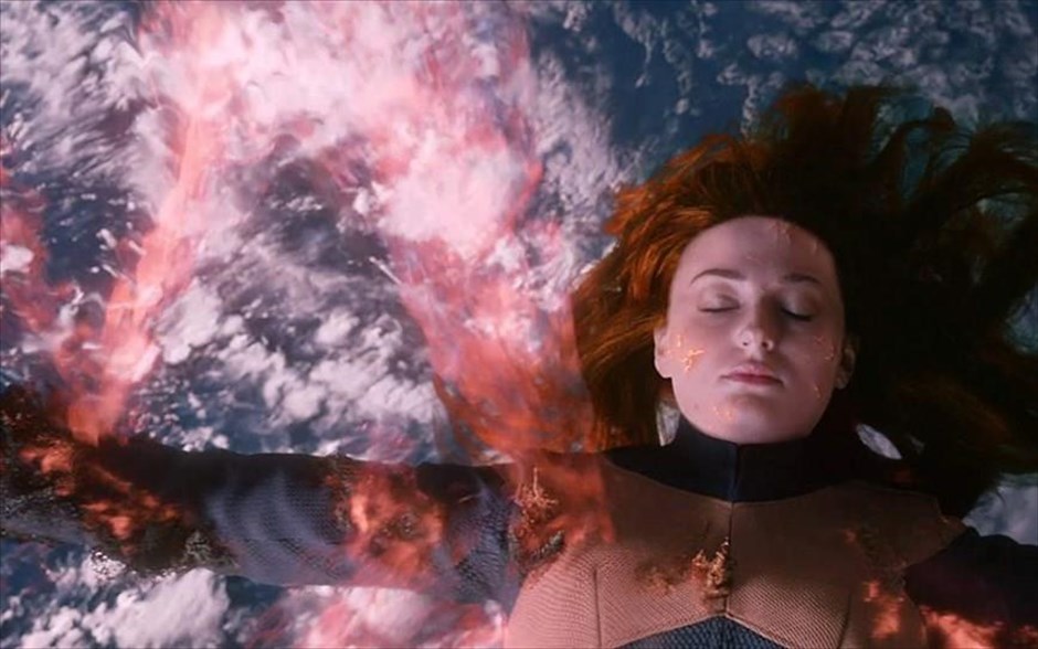 X-Men: Ο Μαύρος Φοίνικας . Κατά τη διάρκεια μιας επικίνδυνης αποστολής διάσωσης στο διάστημα, η Τζιν βάλλεται από μια κοσμική δύναμη που τη&nbsp;μεταμορφώνει στην πιο ισχυρή μεταλλαγμένη που έχει υπάρξει ποτέ.