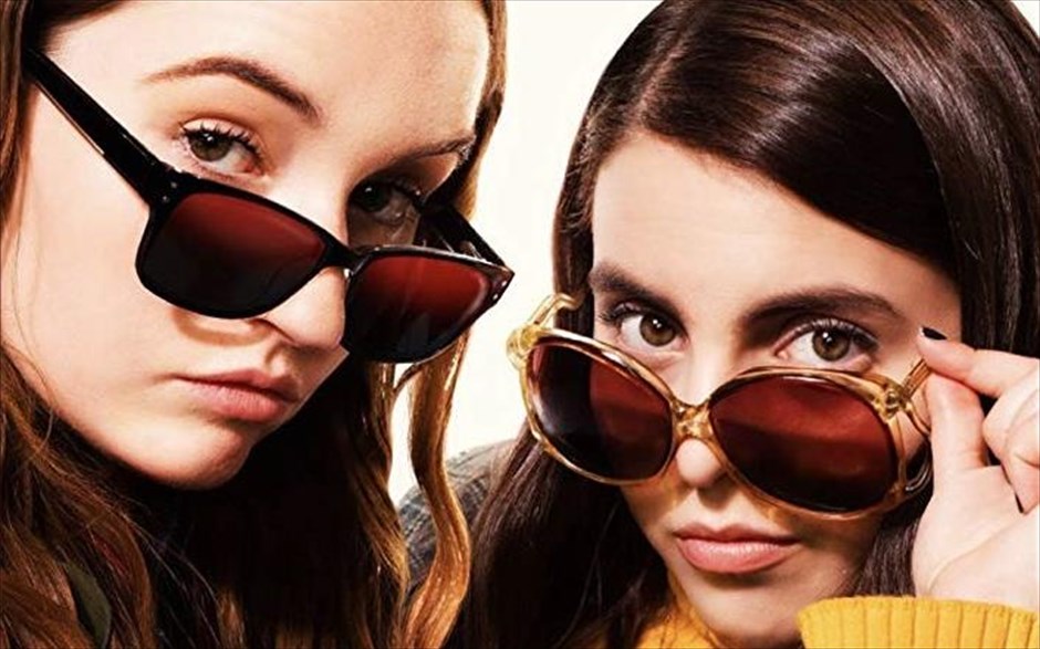 Booksmart. Στην κομεντί ενηλικίωσης της Ολίβια Γουάιλντ, με τις Κάιτλιν Ντέβερ και Μπίνι Φελντστάιν, δύο κολλητές και αριστούχες μαθήτριες, την παραμονή της αποφοίτησής&nbsp;τους συνειδητοποιούν πως έχουν χάσει πολλές ευκαιρίες να ζήσουν μοναδικές εμπειρίες, γιατί διάβαζαν ασταμάτητα. Τότε αποφασίζουν να κερδίσουν τον χαμένο χρόνο&nbsp;και να ζήσουν όλα όσα έχασαν σε ένα και μόνο περιπετειώδες βράδυ.