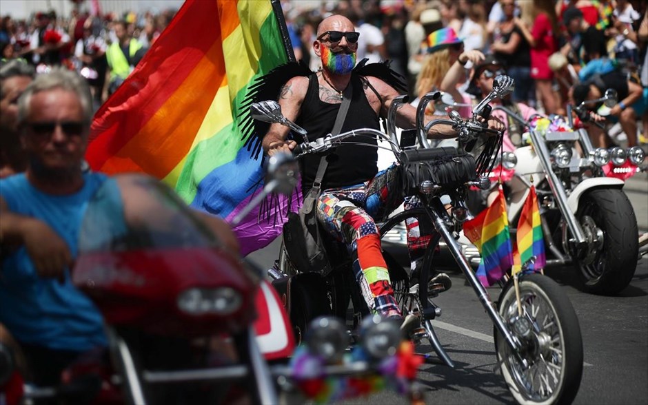 Pride στην Βιέννη. Συμμετέχοντες παίρνουν μέρος στο&nbsp;Pride&nbsp;της&nbsp;Βιέννης.