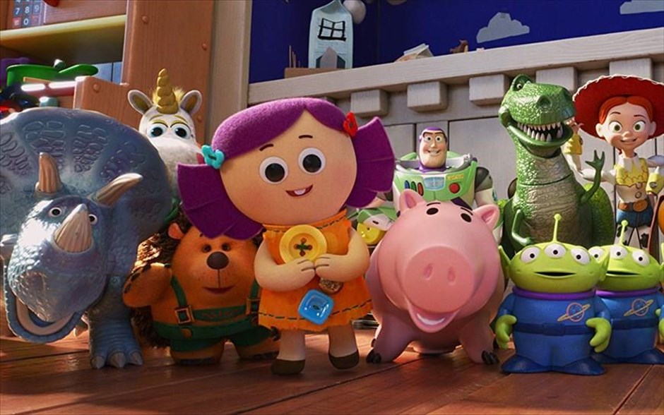 «Toy Story 4» . Στην τέταρτη ιστορία για τα παιχνίδια της Pixar, ο Γούντι και οι υπόλοιποι ήρωες ζουν πλέον με τη μικρή Μπόνι. Μια ημέρα ένα νέο παιχνίδια κάνει την εμφάνισή του.