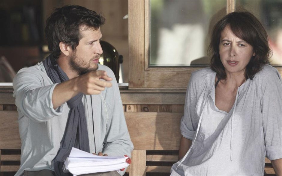 «Μικρά Αθώα Ψέματα 2». Επτά χρόνια μετά την πρώτη εμφάνισή της, η παρέα των Φρανσουά Κλουζέ, Μαριόν Κοτιγιάρ, Ζιλ Λελούς, Μπενουά Μαζιμέλ και των άλλων πρωταγωνιστών του «Μικρά Αθώα Ψέματα» επιστρέφει.