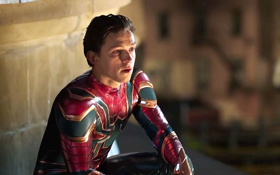 Spider-Man: Μακριά από τον Τόπο του. Ο Spider-Man επιστρέφει στην ταινία του Τζο Βατς που συνεχίζει και ολοκληρώνει την τρίτη φάση του κινηματογραφικού σύμπαντος της Marvel.&nbsp; Μετά τα γεγονότα των τελευταίων «Εκδικητών»,&nbsp;ο Πίτερ Πάρκερ προσπαθεί να ισορροπήσει ψυχολογικά ενώ ετοιμάζεται για σχολική εκδρομή στη Βενετία. Εκεί, είναι αποφασισμένος να κερδίσει την κοπέλα των ονείρων του.