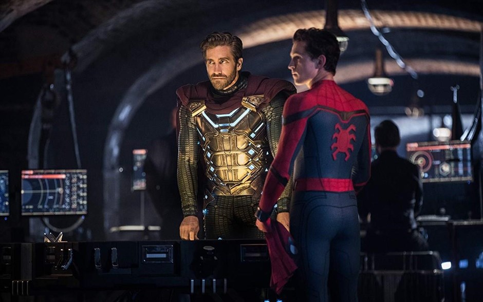 Spider-Man: Μακριά από τον Τόπο του. Ο Spider-Man επιστρέφει στην ταινία του Τζο Βατς που συνεχίζει και ολοκληρώνει την τρίτη φάση του κινηματογραφικού σύμπαντος της Marvel.&nbsp; Μετά τα γεγονότα των τελευταίων «Εκδικητών»,&nbsp;ο Πίτερ Πάρκερ προσπαθεί να ισορροπήσει ψυχολογικά ενώ ετοιμάζεται για σχολική εκδρομή στη Βενετία. Εκεί, είναι αποφασισμένος να κερδίσει την κοπέλα των ονείρων του.