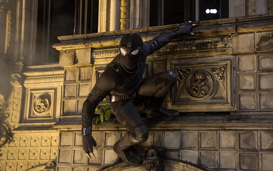 Spider-Man: Μακριά από τον Τόπο του. Ο Spider-Man επιστρέφει στην ταινία του Τζο Βατς που συνεχίζει και ολοκληρώνει την τρίτη φάση του κινηματογραφικού σύμπαντος της Marvel.&nbsp; Μετά τα γεγονότα των τελευταίων «Εκδικητών»,&nbsp;ο Πίτερ Πάρκερ προσπαθεί να ισορροπήσει ψυχολογικά ενώ ετοιμάζεται για σχολική εκδρομή στη Βενετία. Εκεί, είναι αποφασισμένος να κερδίσει την κοπέλα των ονείρων του.