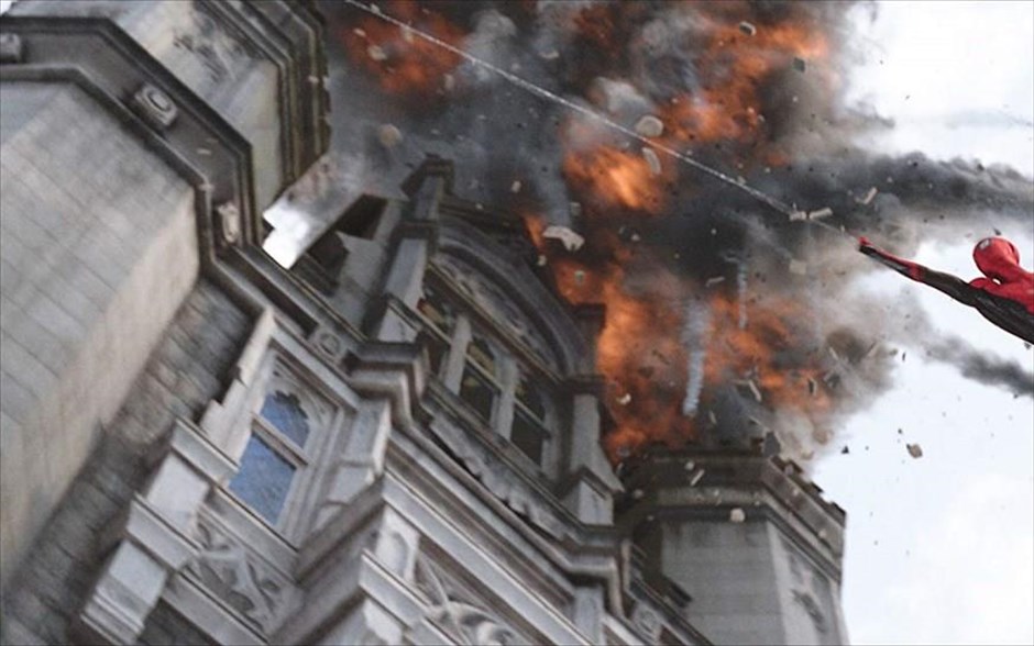 Spider-Man: Μακριά από τον Τόπο του. Ο Spider-Man επιστρέφει στην ταινία του Τζο Βατς που συνεχίζει και ολοκληρώνει την τρίτη φάση του κινηματογραφικού σύμπαντος της Marvel.&nbsp; Μετά τα γεγονότα των τελευταίων «Εκδικητών»,&nbsp;ο Πίτερ Πάρκερ προσπαθεί να ισορροπήσει ψυχολογικά ενώ ετοιμάζεται για σχολική εκδρομή στη Βενετία. Εκεί, είναι αποφασισμένος να κερδίσει την κοπέλα των ονείρων του.