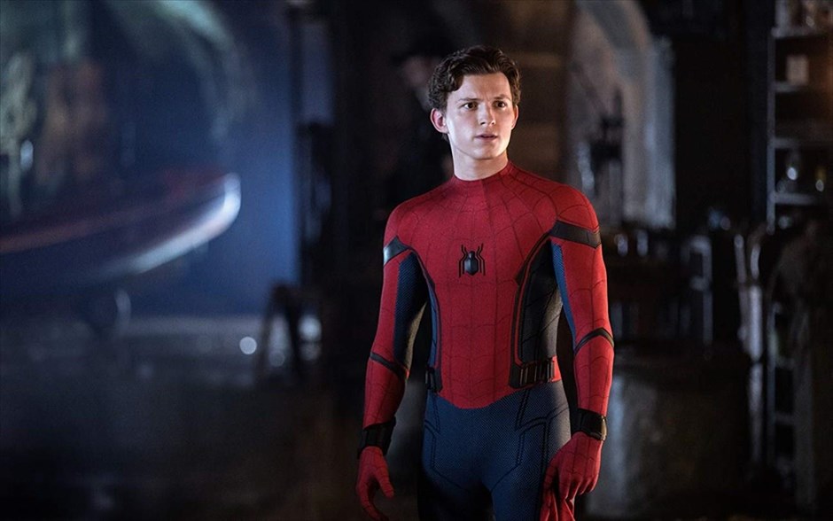 Spider-Man: Μακριά από τον Τόπο του. Ο Spider-Man επιστρέφει στην ταινία του Τζο Βατς που συνεχίζει και ολοκληρώνει την τρίτη φάση του κινηματογραφικού σύμπαντος της Marvel.&nbsp; Μετά τα γεγονότα των τελευταίων «Εκδικητών»,&nbsp;ο Πίτερ Πάρκερ προσπαθεί να ισορροπήσει ψυχολογικά ενώ ετοιμάζεται για σχολική εκδρομή στη Βενετία. Εκεί, είναι αποφασισμένος να κερδίσει την κοπέλα των ονείρων του.