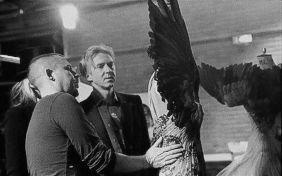 McQueen. Ντοκιμαντέρ των Ίαν Μπονοτέ και Πίτερ Ετεντγκουί για τον σχεδιαστή μόδας Αλεξάντερ ΜακΚουίν. Μέσα από αποκλειστικές&nbsp;συνεντεύξεις από τους πιο στενούς φίλους και την οικογένειά του, αποκατεστημένα αρχεία, εικόνες και μουσική, η ταινία αυτή είναι ένα αληθινό εγκώμιο&nbsp;και ένα συναρπαστικό πορτραίτο ενός εμπνευσμένου αλλά συνάμα βασανισμένου οραματιστή της μόδας.