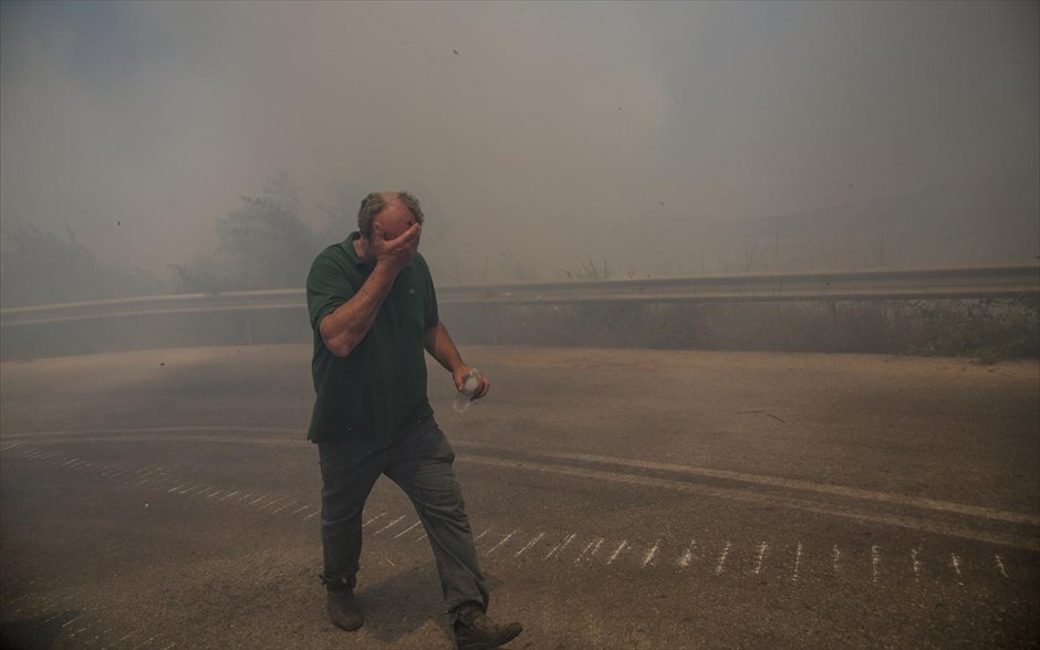 Πυρκαγιά στην Εύβοια. Στιγμιότυπο από την πυρκαγιά στην Εύβοια,στην περιοχή Αυλωνάρι Αλιβερίου. 