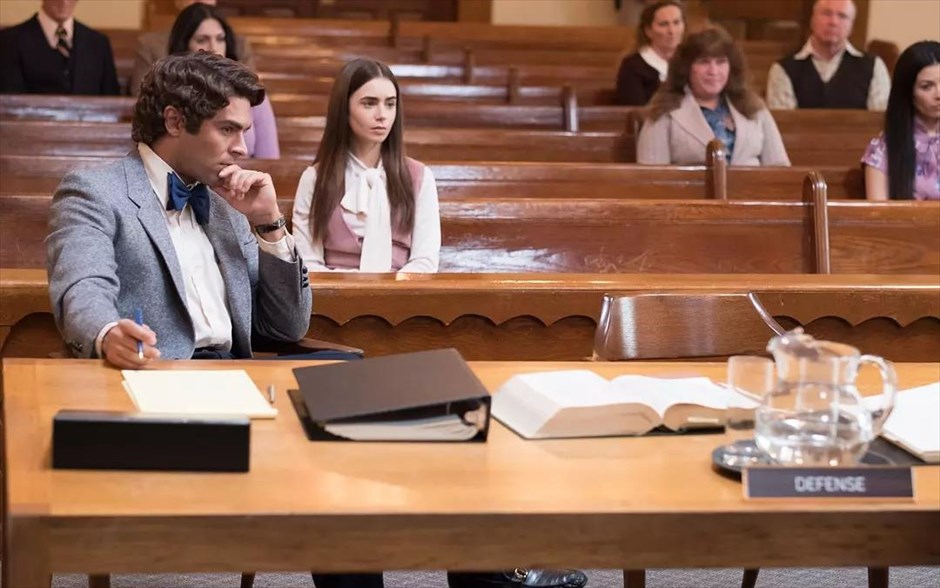 «Τεντ Μπάντι, Ένας Γοητευτικός Δολοφόνος». Ο Τζο Μπέρλιντζερ σκηνοθετεί τη βιογραφία του πιο διαβόητου κατά συρροή δολοφόνου της δεκαετίας του ’70, μέσα από τα μάτια της αληθινής συντρόφου του, Ελίζαμπεθ Κένταλ, με τον Ζακ Έφρον στον πρωταγωνιστικό ρόλο.