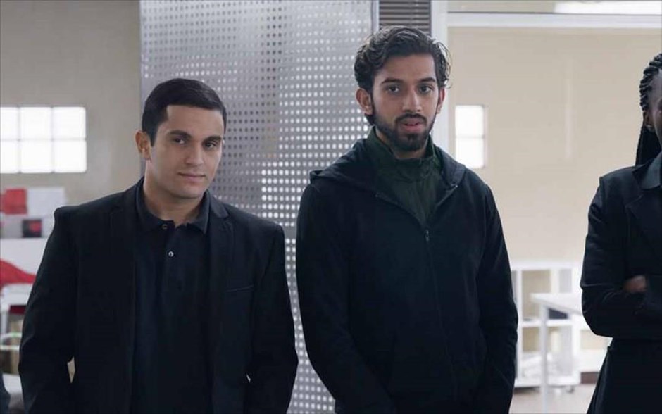 «Τα Παράπονά σας στον Έφορο». Στη γαλλική κωμωδία του Μοχάμεντ Χαμιντί, με τον Ζιλ Λελούς, ο Φρεντ είναι ένας πετυχημένος επιχειρηματίας που έχει μπλέξει άσχημα. Μόλις έκλεισε το σπουδαιότερο συμβόλαιο της καριέρας του αλλά οι ελεγκτές της εφορίας απειλούν να του κλείσουν την εταιρεία, εξαιτίας μίας φορολογικής απάτης…&nbsp;ενώ η λύση του προβλήματος είναι χειρότερη από το ίδιο το πρόβλημα!