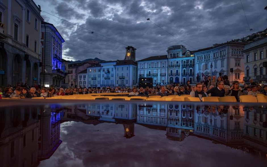Σήκωσε αυλαία το φεστιβάλ του Λοκάρνο. Στιγμιότυπο από την Piazza Grande και την τελετή έναρξης του 72ου Φεστιβάλ Κινηματογράφου του Λοκάρνο (Ελβετία). 