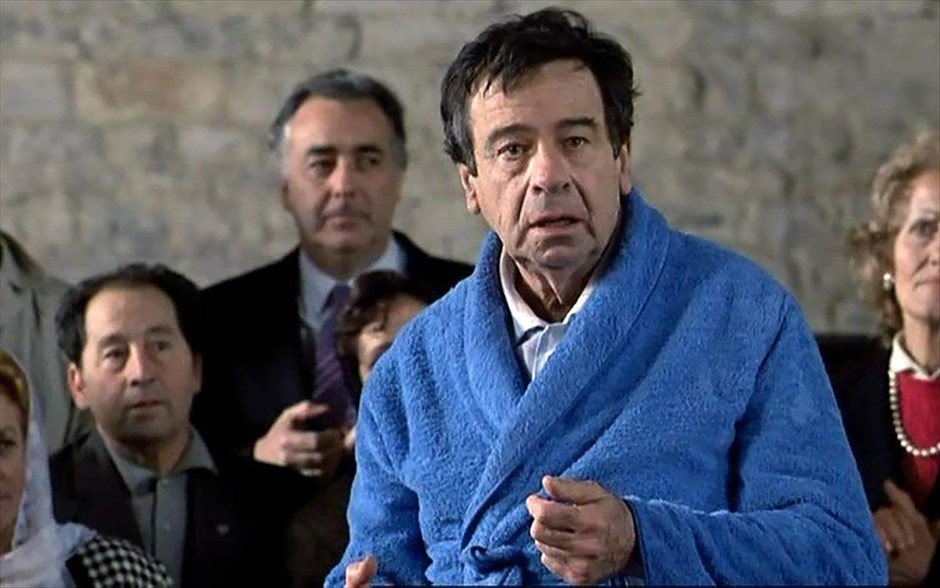 Ο Διαβολάκος. &nbsp;Στην υπόθεση της ταινίας, κατά τη διάρκεια ενός εξορκισμού, ο ιερέας συναντά ένα ναρκισσιστικό, σκανταλιάρικο μα στην πραγματικότητα αφελές διαβολάκι,&nbsp;το οποίο αρνείται να επιστρέψει στην κόλαση και αποφασίζει να γνωρίσει τον κόσμο.