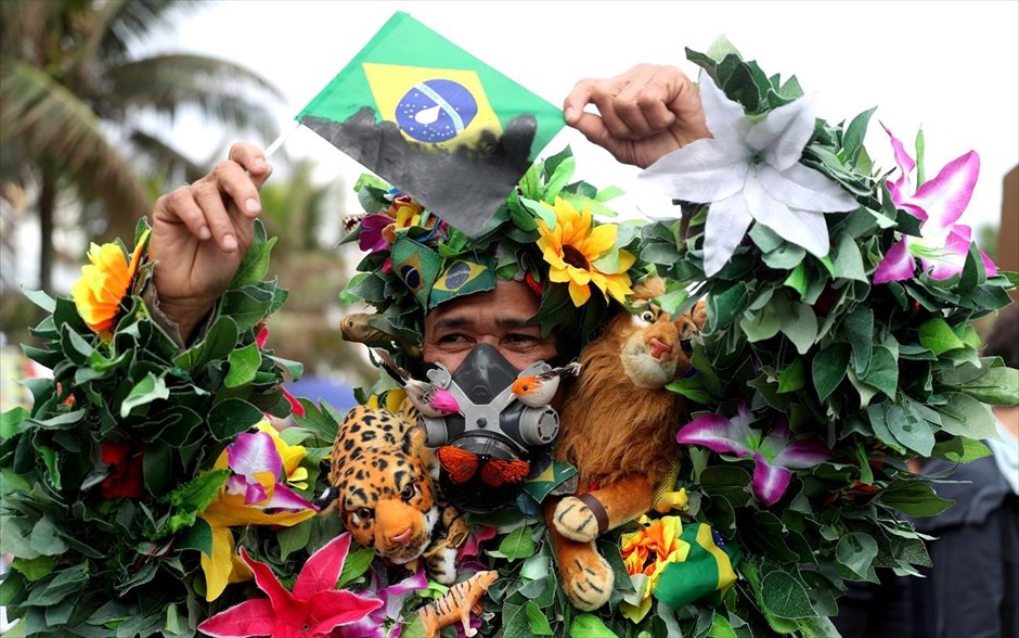 Διαδηλωτής ντύθηκε Αμαζόνιος. Διαδηλωτής στην Βραζιλία απαιτεί περισσότερη προστασία για το δάσος του Αμαζονίου
