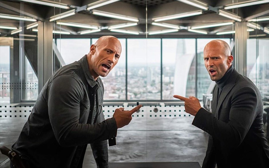 Fast & Furious: Hobbs & Shaw. Ο Χομπς και ο Σο (Ντουέιν Τζόνσον και Τζέισον Στέιθαμ) είναι οι άσπονδοι φίλοι που θα αναγκαστούν να παραμερίσουν τις διαφορές τους και να συμφωνήσουν σε μια άβολη συνεργασία για το γενικότερο καλό.&nbsp;