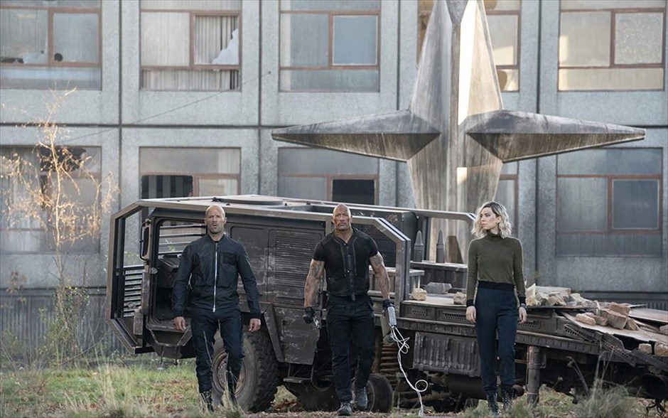 Fast & Furious: Hobbs & Shaw. Ο Χομπς και ο Σο (Ντουέιν Τζόνσον και Τζέισον Στέιθαμ) είναι οι άσπονδοι φίλοι που θα αναγκαστούν να παραμερίσουν τις διαφορές τους και να συμφωνήσουν σε μια άβολη συνεργασία για το γενικότερο καλό.&nbsp;