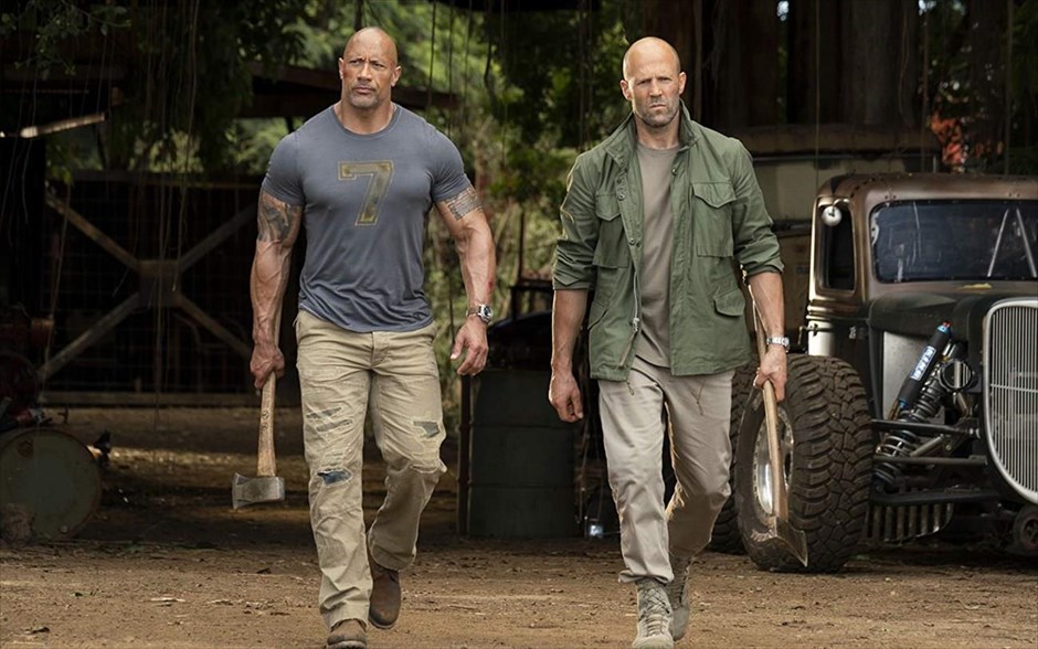 Fast & Furious: Hobbs & Shaw. Ο Χομπς και ο Σο (Ντουέιν Τζόνσον και Τζέισον Στέιθαμ) είναι οι άσπονδοι φίλοι που θα αναγκαστούν να παραμερίσουν τις διαφορές τους και να συμφωνήσουν σε μια άβολη συνεργασία για το γενικότερο καλό.&nbsp;