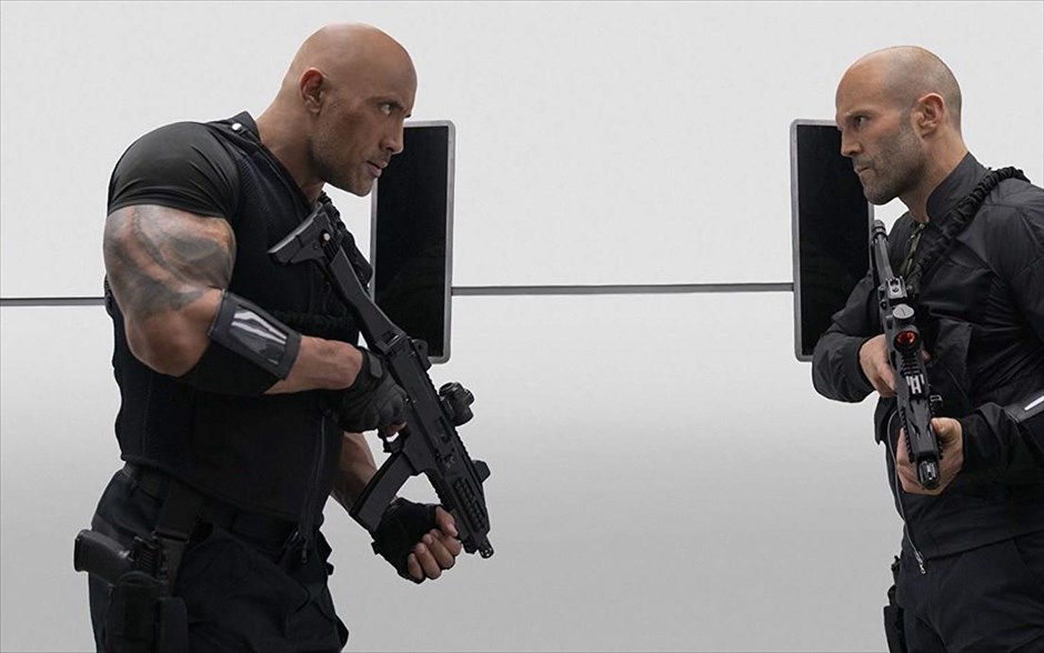 Fast & Furious: Hobbs & Shaw. Ο Χομπς και ο Σο (Ντουέιν Τζόνσον και Τζέισον Στέιθαμ) είναι οι άσπονδοι φίλοι που θα αναγκαστούν να παραμερίσουν τις διαφορές τους και να συμφωνήσουν σε μια άβολη συνεργασία για το γενικότερο καλό.&nbsp;